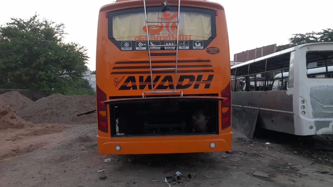 Tour coach
